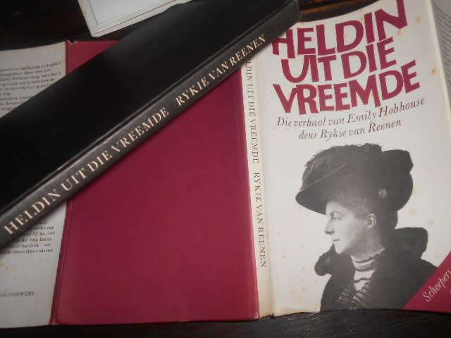 RYKIE VAN HEERDEN - HELDIN UIT DIE VREEMDE VERHAAL VAN EMILY HOBHOUSE 1972