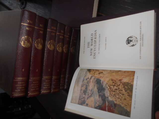 Full set of  12  The New World Encyclopaedia - Intern Pub. 1963 ed Bozman