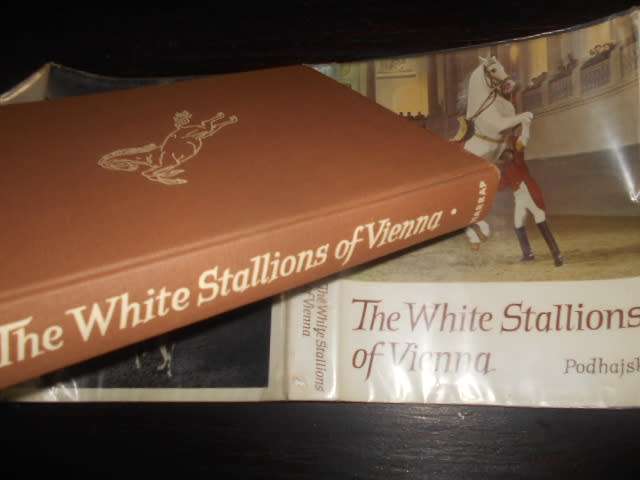 THE WHITE STALLIONS OF VIENNA A PODHAJSKY / F HOGARTH-GAUTE (LIPIZZANER) 1963 1st Edition
