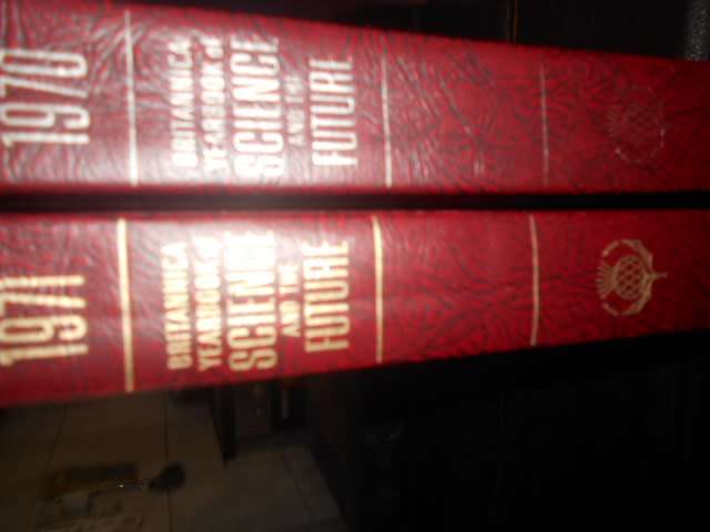 2 Encyclopaedia Brittanica yearbooks of 1970 and 1971 of Science and the Future -