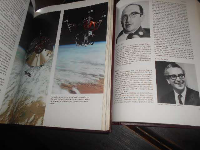 2 Encyclopaedia Brittanica yearbooks of 1970 and 1971 of Science and the Future -