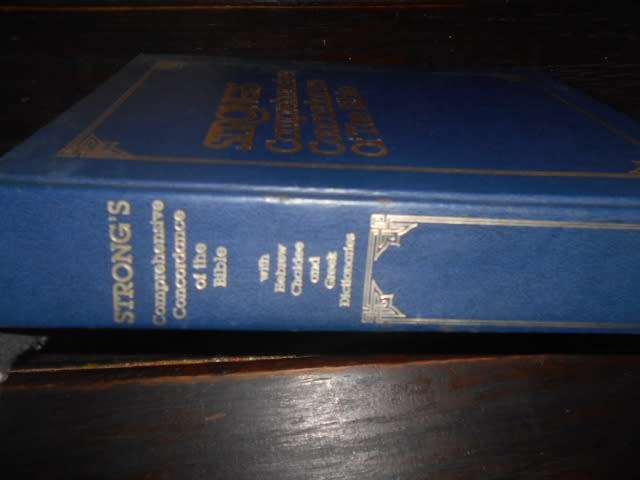 Strong`s Comprehensive Concordance of the Bible (Hebrew Chaldee  & Greek Dictionaries)