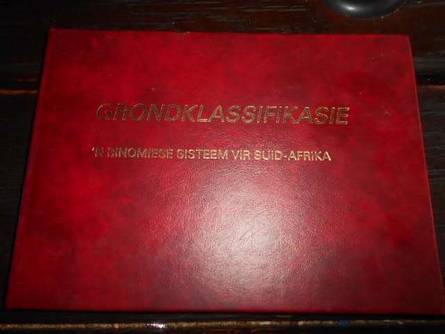 GRONDKLASSIFIKASIE - BINOMIESE SISTEEM VIR  SA -DEPT LANDB TEG DIENSTE NO 1977 PAMF 390