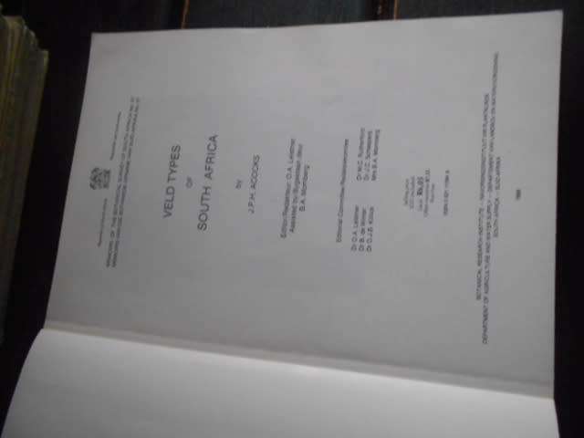 VELD TYPES OF SOUTH AFRICA NO 57  - JPH ALCOCKS 1988 BOTANICAL INSTITUTE