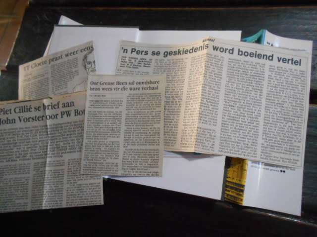 WD BEUKES - OOR GRENSE HEEN - OP PAD NA NASIONALE PERS 1948 - 1990 & koerant uitknipsels