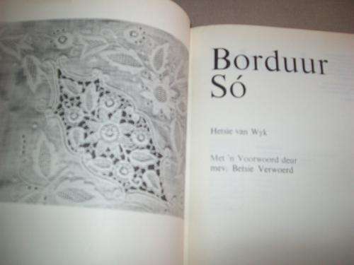 BORDUUR SO - HETSIE VAN WYK - OU VERSAMELBORDUURWERK PLATES MET VOORWOORD ADV.MT STEYN V B VERWOERD
