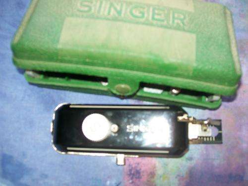SINGER VINTAGE SEWING MACHINE ATTACHMENT & TEMPLATES BUTTONHOLER & EMBROIDERY PATTERN NUMBER 2482607