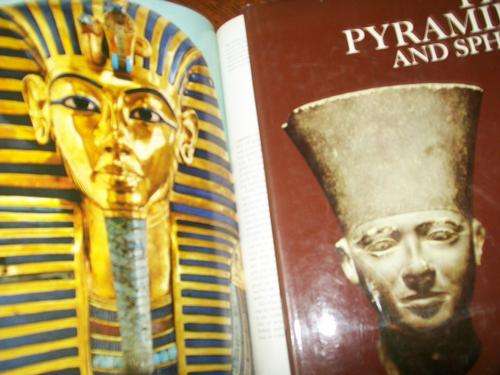 DESMOND STEWART -  THE PYRAMIDS AND SPHINX  -  EGYPT UNDER  PHARAOHS  - 40 ILLUS HARDBACK 1971 ED