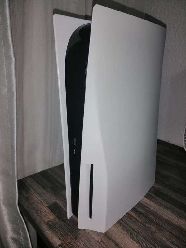 PS5 CONSOLE DISK EDITION ** 100% Working order** with original remote