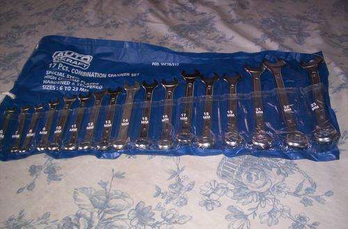 17 PIECE SPANNER SET 6-19