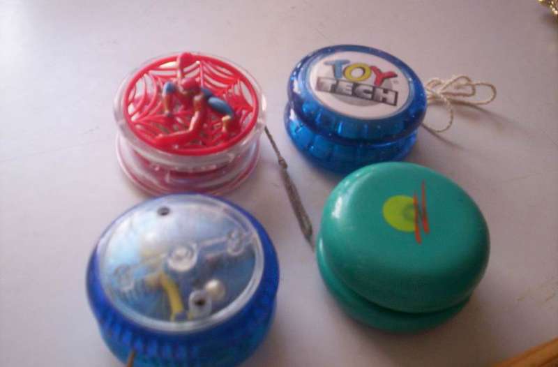 MIX LOT OF YO-YO'S