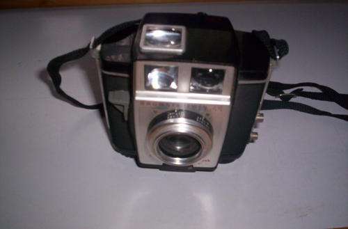 OLD BROWNIE MODEL TWIN 20 CAMERA