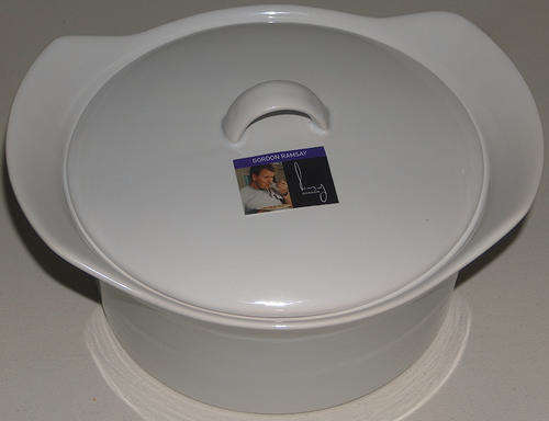 GORDON RAMSAY LIDDED CASSEROLE DISH BASIC WHITE