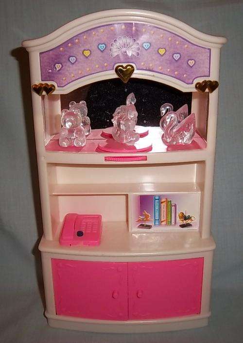 A BARBIE SIZED SIDE BOARD WITH ORNAMENTS BY GOLDLOK