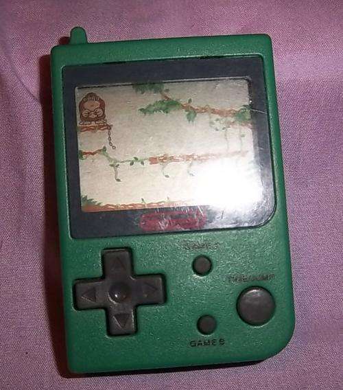 A RARE DONKEY KONG JUNIOR POCKET GAME BY NINTENDO 1998