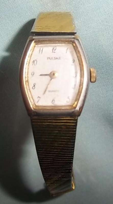 A QUARTZ PULSAR, LADIES WRIST WATCH