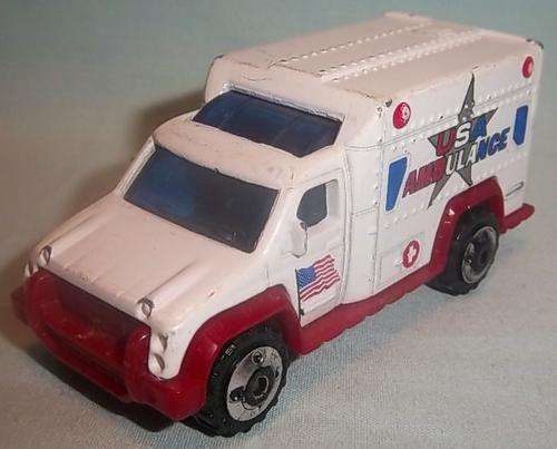 A VERY NICE AMBULANCE BY MATCHBOX 2000, BACK DOORS CAN OPEN