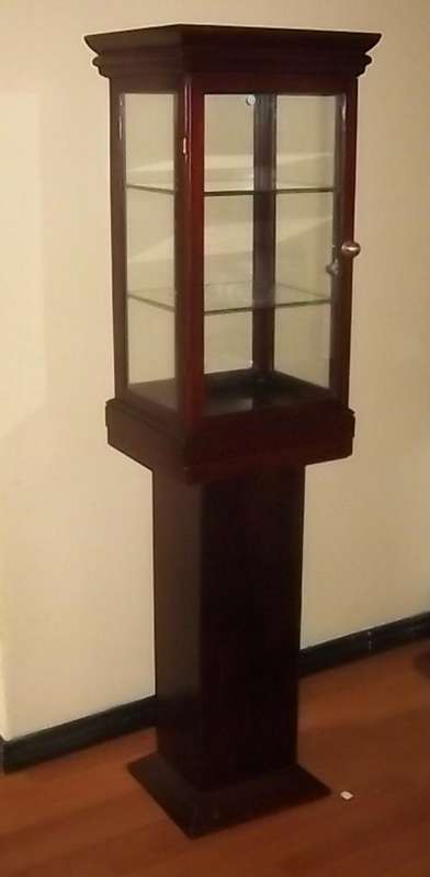 A VERY NICE OREGON DISPLAY CABINET ON A STAND, BRASS HANDLE
