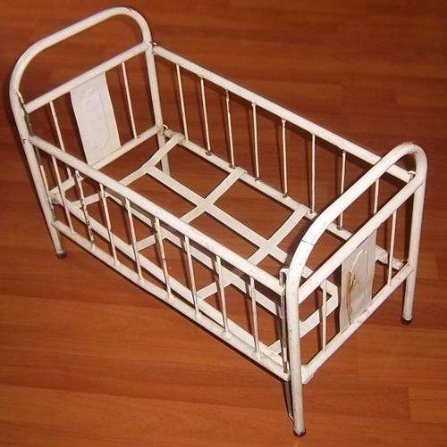 A VINTAGE DOLLS BED, SIDE BARS SLIDES UP AND DOWN