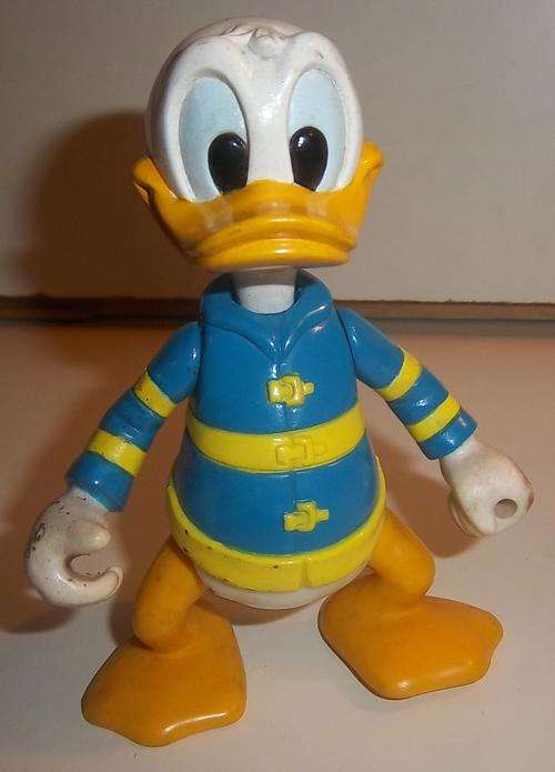 A VINTAGE DONALD DUCK FIGURE