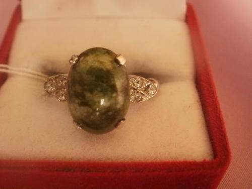 STERLING SILVER, OVAL GREEN JASPER RING