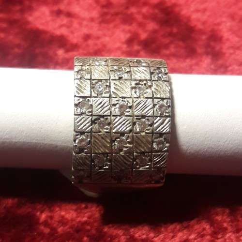 925 Sterling Silver Bulky Ring With Crystal Stones