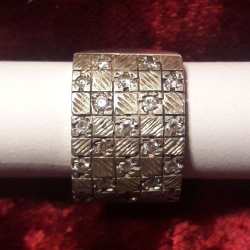 925 Sterling Silver Bulky Ring With Crystal Stones