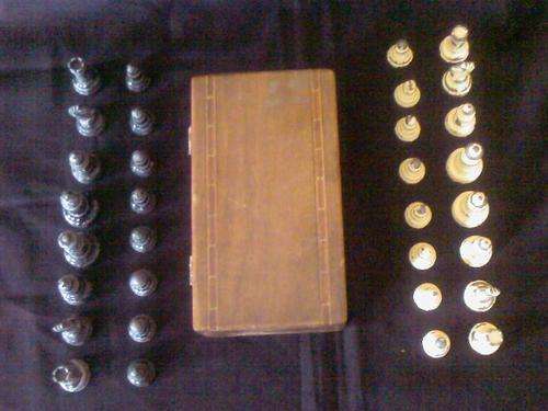 ALOVELY AND OLD CHESS SET FROM THE 1920'S