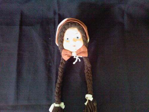 A CUTE STRING HOLDER WITH A DOLL FACE