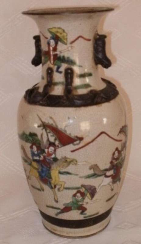 A BIG CHINESE VASE