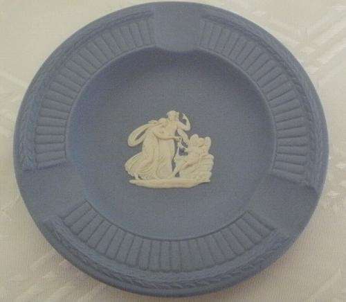 A WEDGWOOD JASPER WARE ASHTRAY