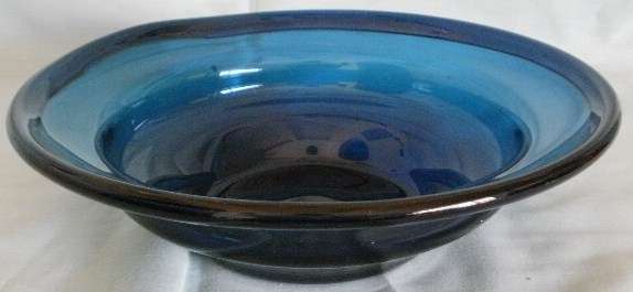 A BEAUTIFUL BLUE SCANDINAVIAN GLASS BOWL