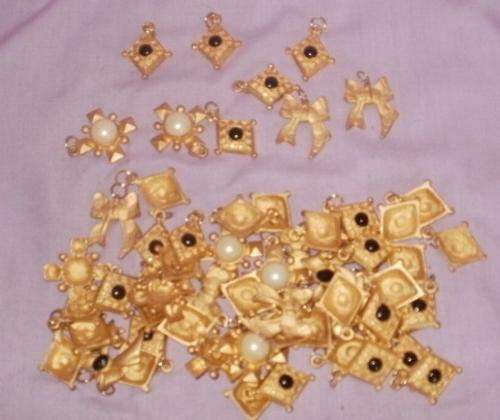 LOT OF FASSION JEWELLERY PENDANTS