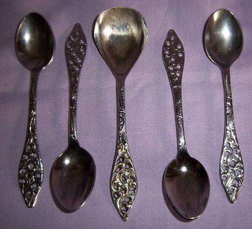 SET X4 TEA SPOONS AND X1 SUGAR SPOON