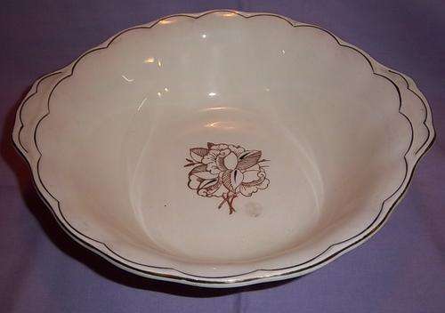 A VERY NICE BOWL BY GRINDLEY - CREAM PETAL