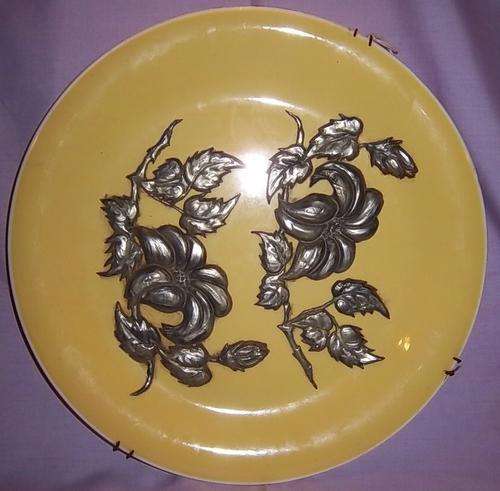 A HUGE WALL PLATE, FLOWER DECORATED IN PEWTER