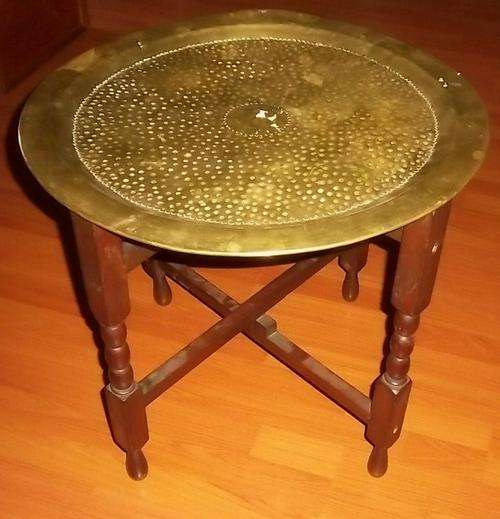 A VERY NICE BOBEN TURNED STAND WITH A BIG ROUND BRASS TRAY
