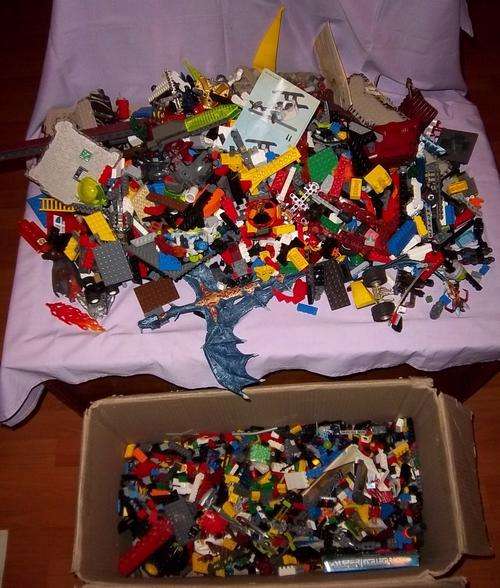 A HUGE LOT OF LEGO PIECES AT A BARGAIN PRICE