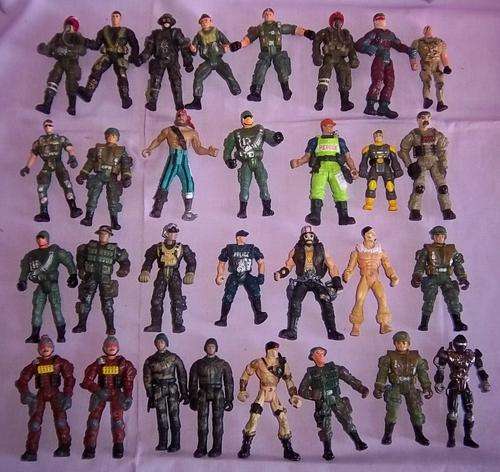 LOT OF 20 ARMY MEN