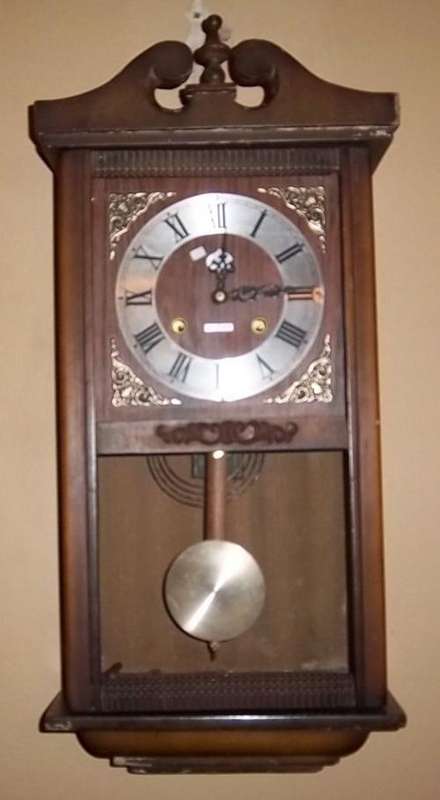 A MECHANICAL WALL CLOCK BY BEACON, 31 DAY, STARTING AT R1