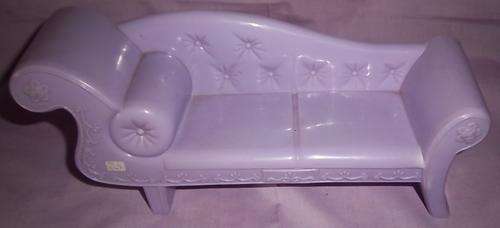 A DOLL HOUSE COUCH FOR BARBIE