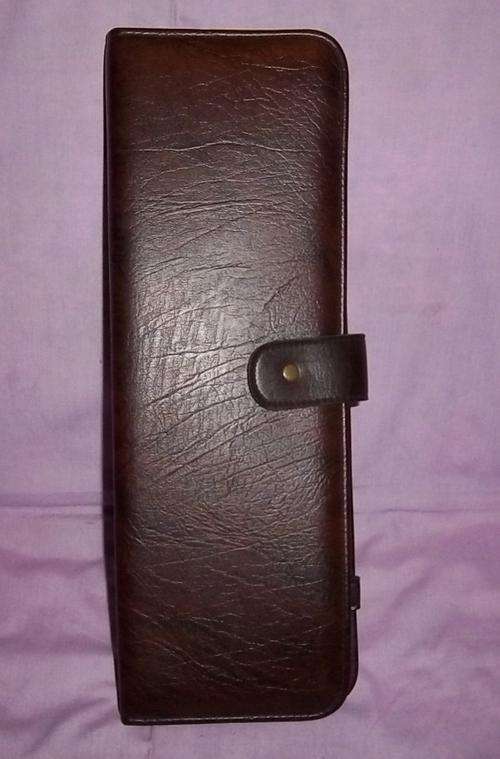 A VINTAGE TRAVELING BAG STARTING AT R1