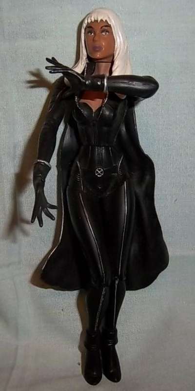 A STORM FIGURE, 2000 MARVEL