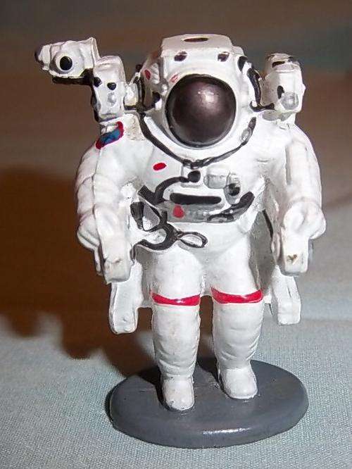 A VERY NICE DETAILED FIGURINE OF AN ASTRONAUT
