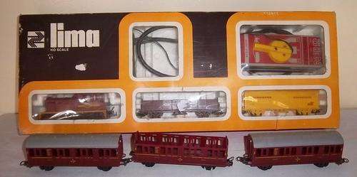 A RARE VINTAGE BOXED S.A.R. LIMA TRAIN SET.........
