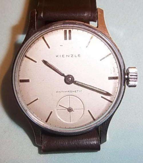 A VINTAGE MEN'S KIENZLE WRIST WATCH WITH SUB-SECOND DIAL AT 6