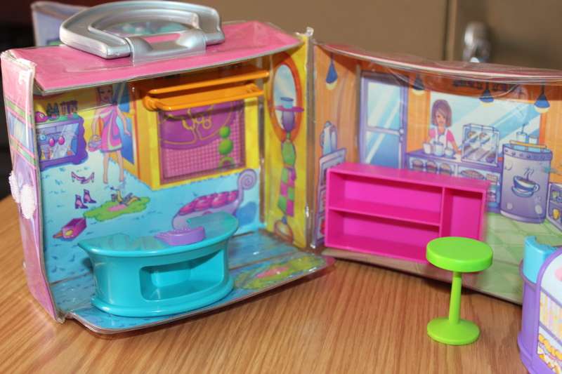 Polly Pocket - Super Stylin Mall - Salon and Bakery - Fold Case
