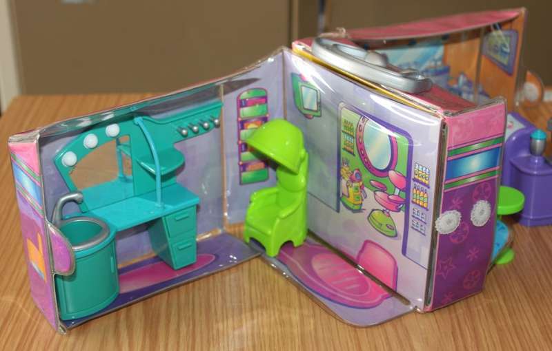 Polly Pocket - Super Stylin Mall - Salon and Bakery - Fold Case