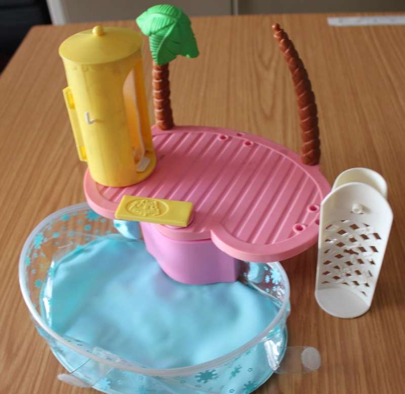 Polly Pocket - Splashin' Fashion Pool Party