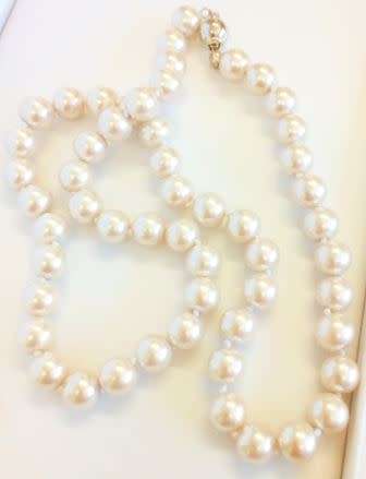 Beautiful 8mm Shell Pearl Necklace